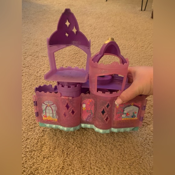 Magic Mixies castle with one character + accessories NWOT - Picture 6 of 6